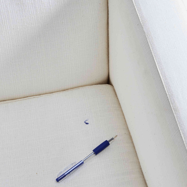 Perde ve Koltuktaki Tükenmez Kalem Lekesi: 5 Kolay Temizlik Yöntemi : Kapak Görseli